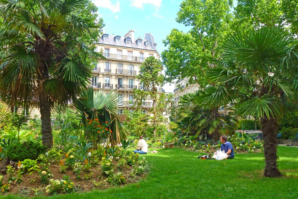 0270-P1010246.JPG - [de]Grüne Oase: ein kleiner Park an der rue de Sevre[en]A green oasis: a small park by rue de Sevre