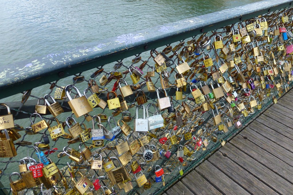 0350-P1010269.JPG - [de]Liebesschlösser an der Pont des Arts[en]Locks of Love on Pont des Arts