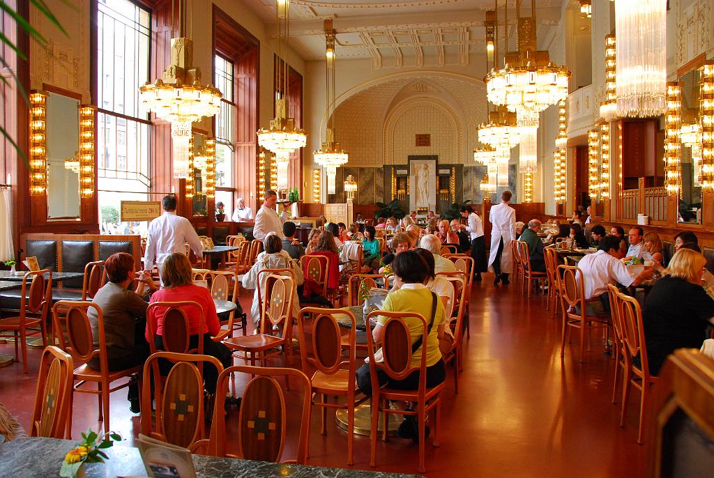 0180-DSC_4049_ShiftN.jpg - [de]Im Gemeindehaus findet sich Platz für Restaurant, Hochzeiten und Veranstaltungen[en]The Gemeindehaus is being used as a restaurant, for weddings and shows