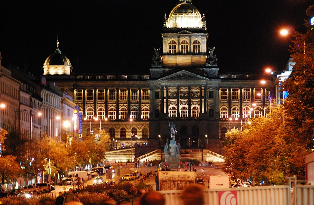0530-DSC_4211_ShiftN.jpg - [de]Nationalmuseum am Ende des Wenzelsplatzes[en]National Museeum overlooking Wenzels Square