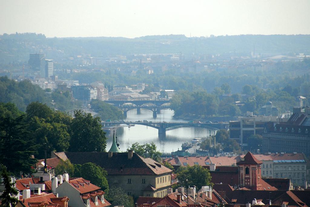 0550-DSC_4254.JPG - [de]Brücken über der Moldau, die 50 km nördlich in die Elbe fließt[en]Bridges over the Vltava river, which flows into the river Elbe 30 m north