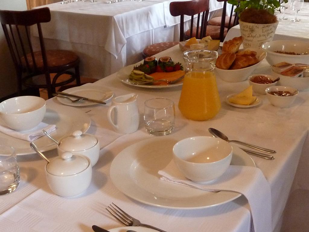 P1000617m.jpg - [en]Africa breakfast at 33[de]afrikanisches Frühstück