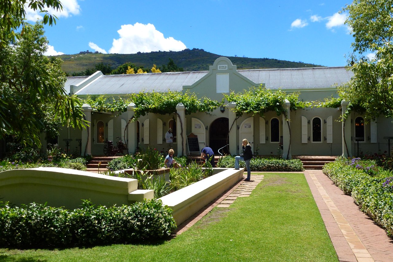 P1000360.JPG - Fair View Wine Estate