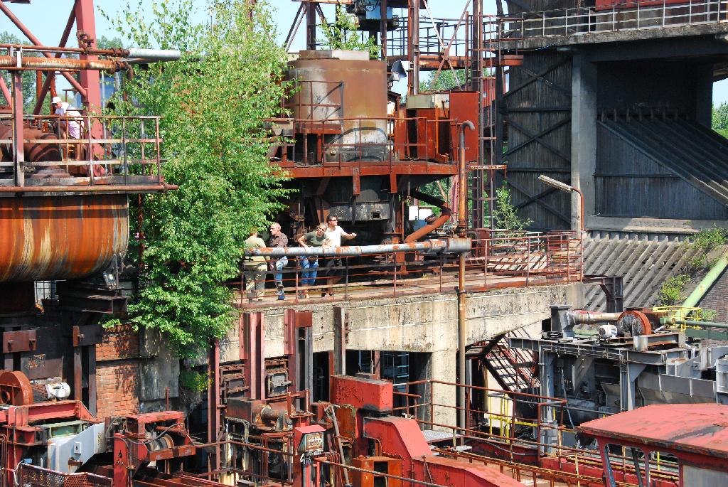 DSC_3856.JPG - [de]Was heute aussieht wie eine Sammlung von altem Schrott war noch vor 25 Jahren in vollem Betrieb.[en]Looking like a big junk yard, these units were in full operation only 25 years ago