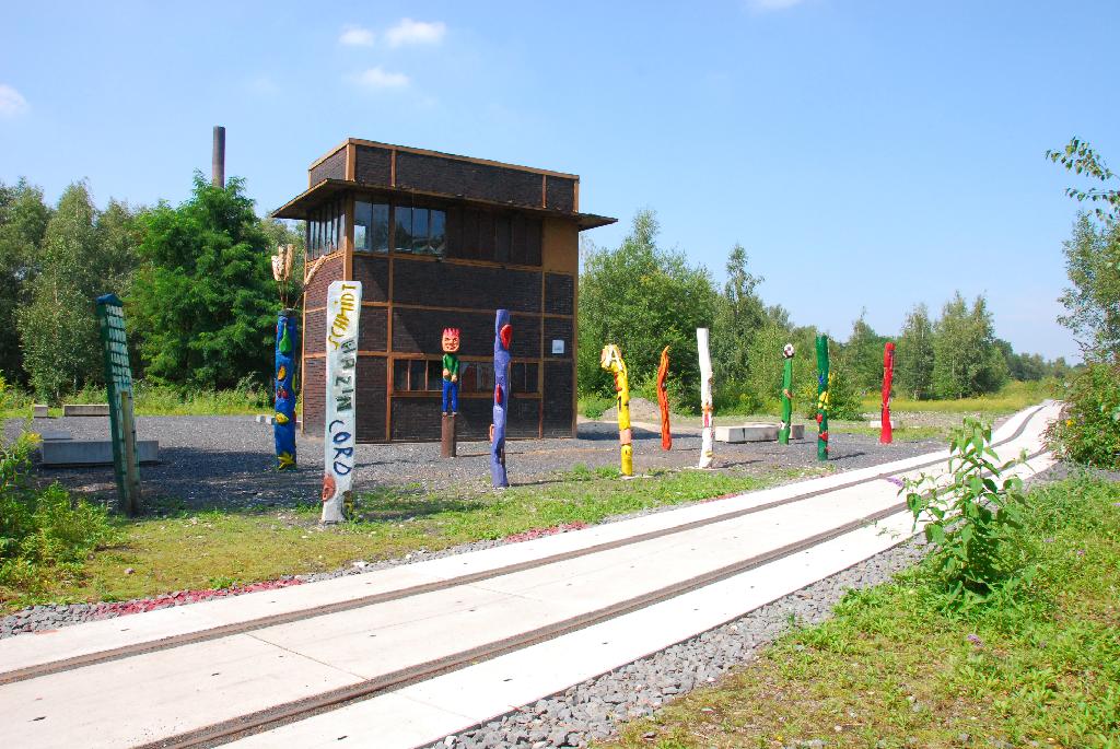 DSC_3875.JPG - [de]Kunst auffm Gelände. Ist aber nicht Erich Bödeker, oder??[en]Obviously the area is no longer a workers plant but has been taken over by people in the cultural sector